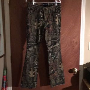Women’s camo pants🦌🦌